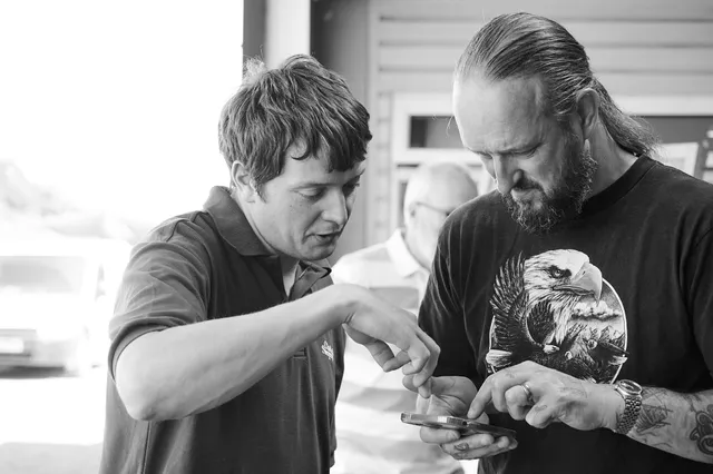 How to Buy &amp; Sell image