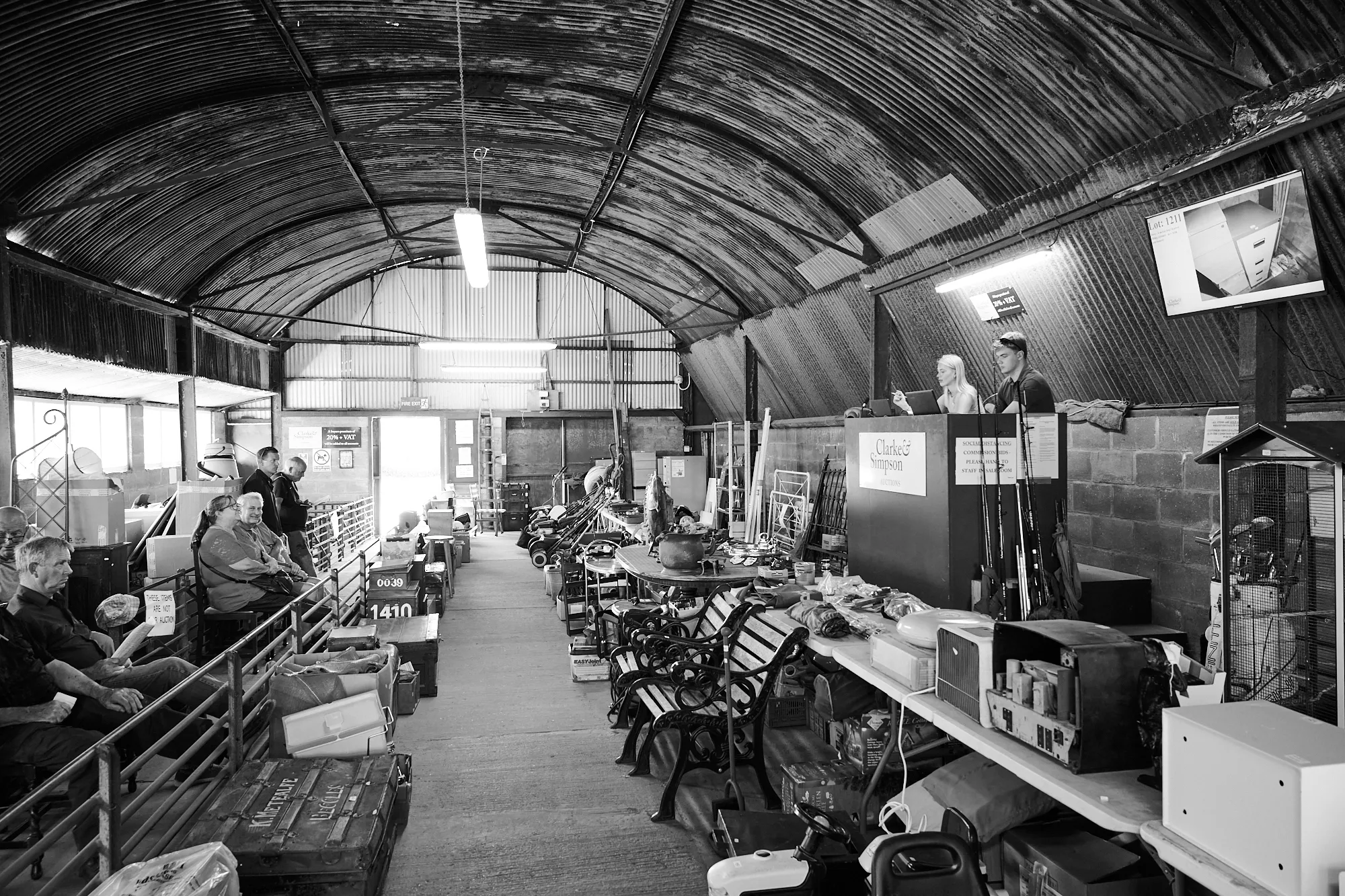 Buying &amp; Selling at Auction image