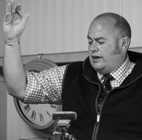 Contact our <br>Auction Centre image